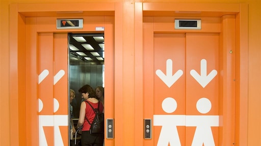 Werknemer ontslagen en uit huis gezet na seks op de werkvloer