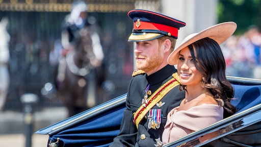 Ouch! Prins Harry weigert Meghan hand te geven
