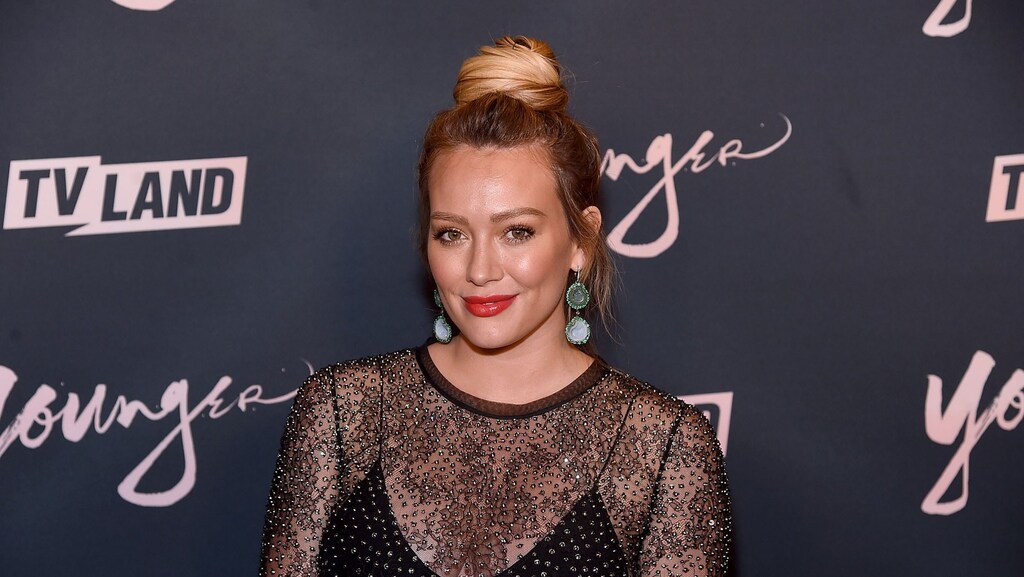 Hilary Duff straalt met babybuikje