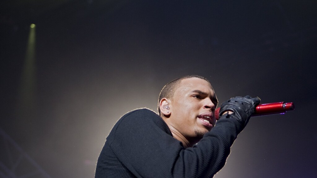 Chris Brown in boeien geslagen na optreden