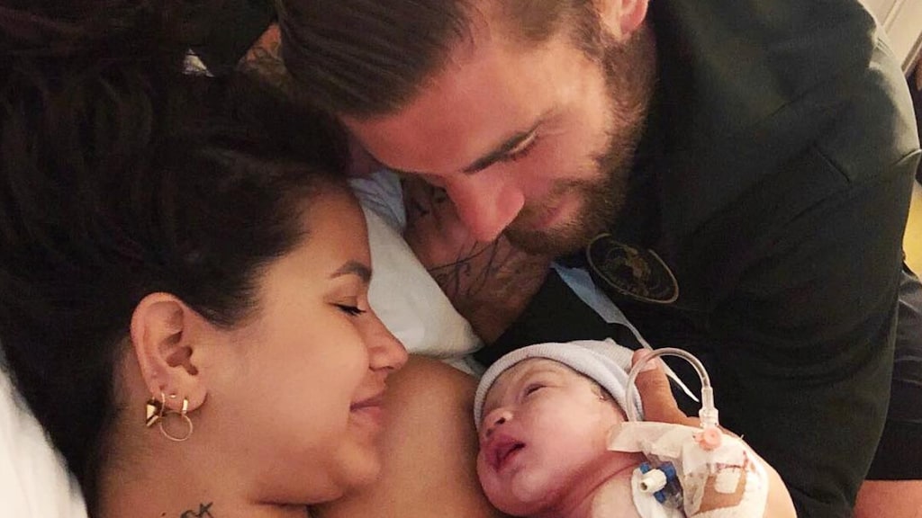 Monica Geuze en Lars zetten tattoo voor dochtertje