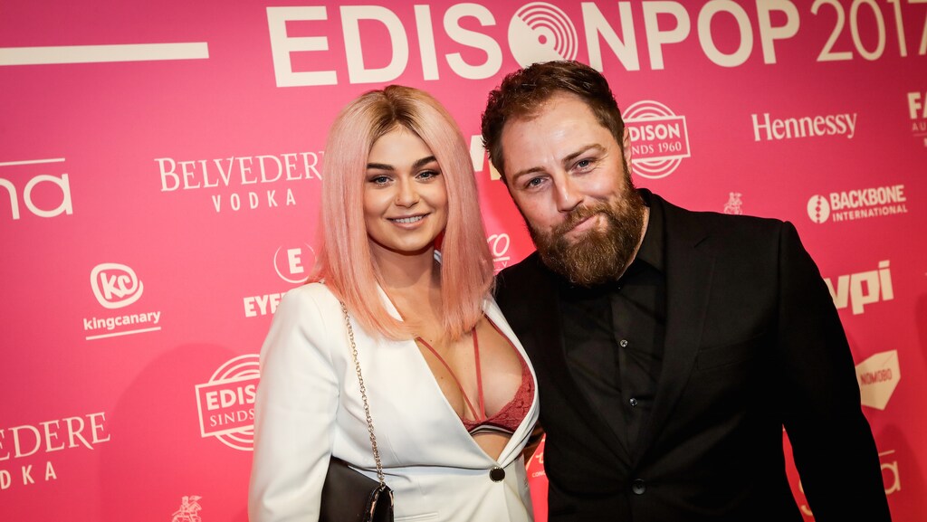 Geen doorsnee geboortekaartje voor zoon Roxeanne Hazes