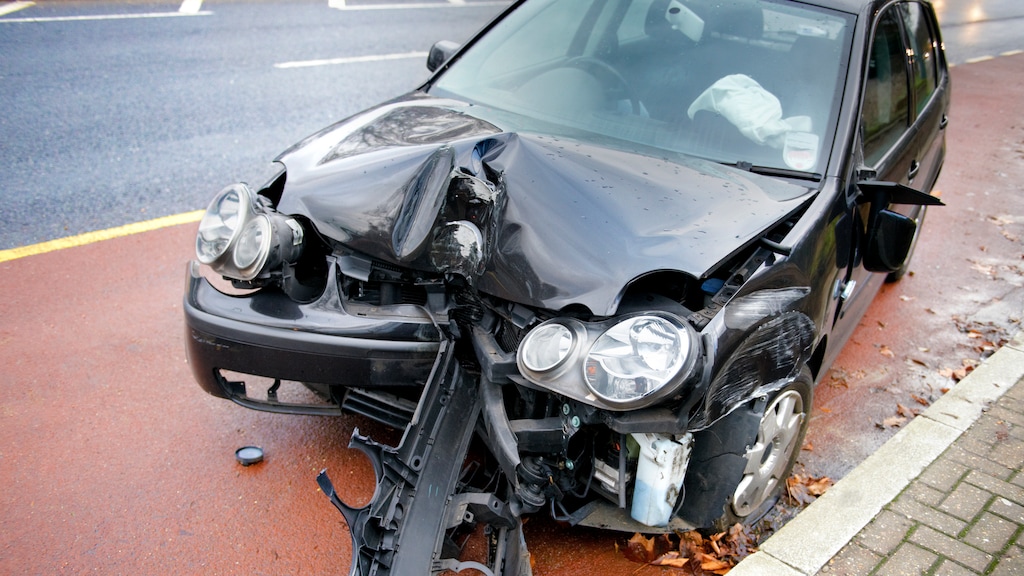 Autoverzekering veel duurder bij merkdealer