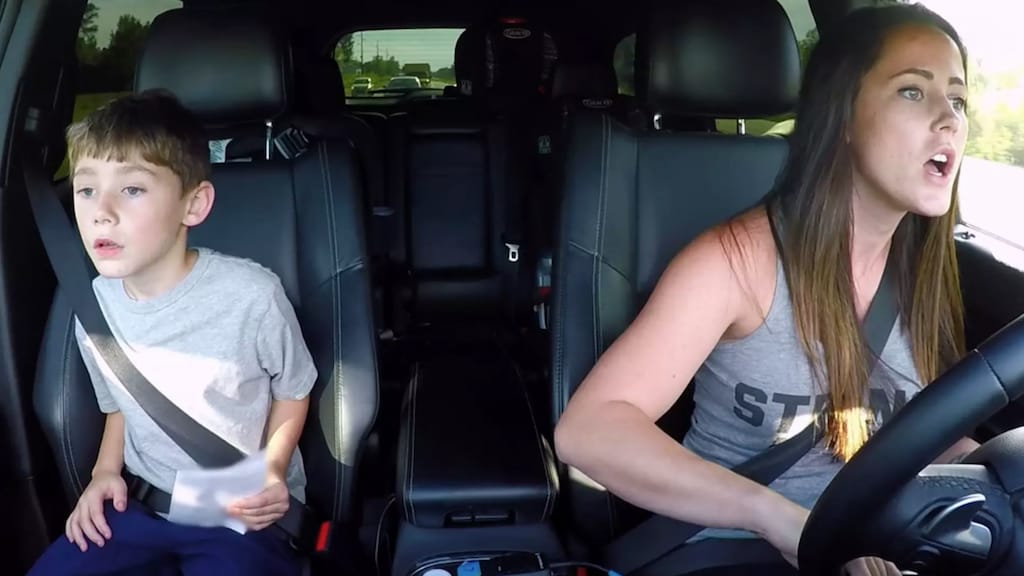 Teen Mom-Jenelle trekt pistool met kind in de auto