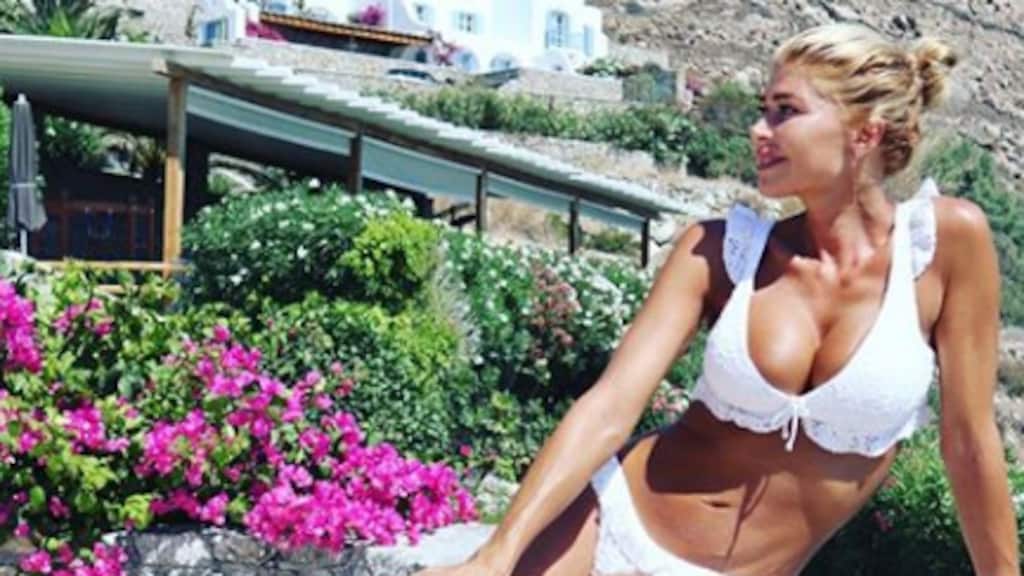 Lekker gluren: Estelle Cruijff vliegt de hele wereld over