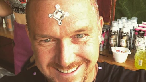 ZIEN: Johnny de Mol is he-le-maal klaar voor Pride