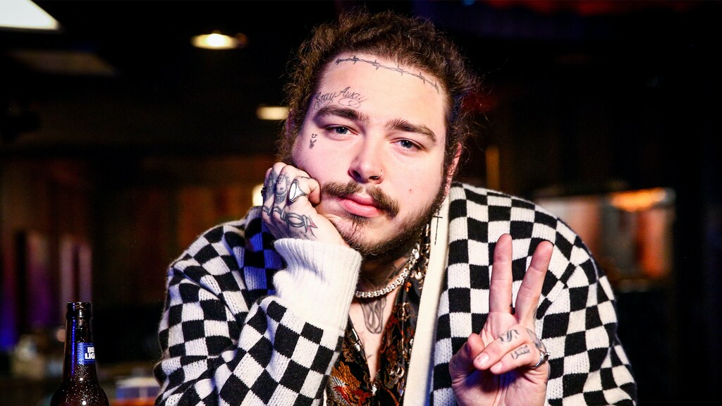 ZIEN: rapper Post Malone neemt bizarre gezichtstattoo