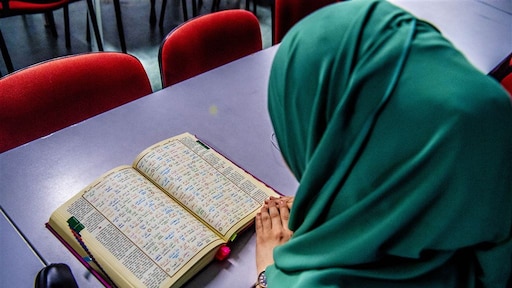 Leerlingen salafistische scholen geïndoctrineerd, Kamer eist maatregelen