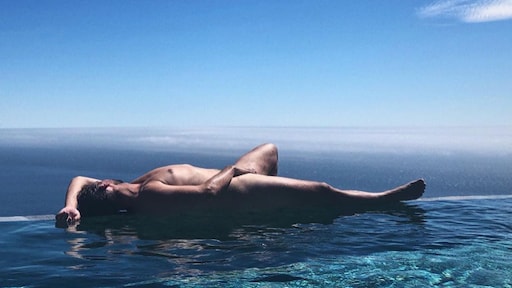 Oeh la la: Thierry Baudet poedelnaakt