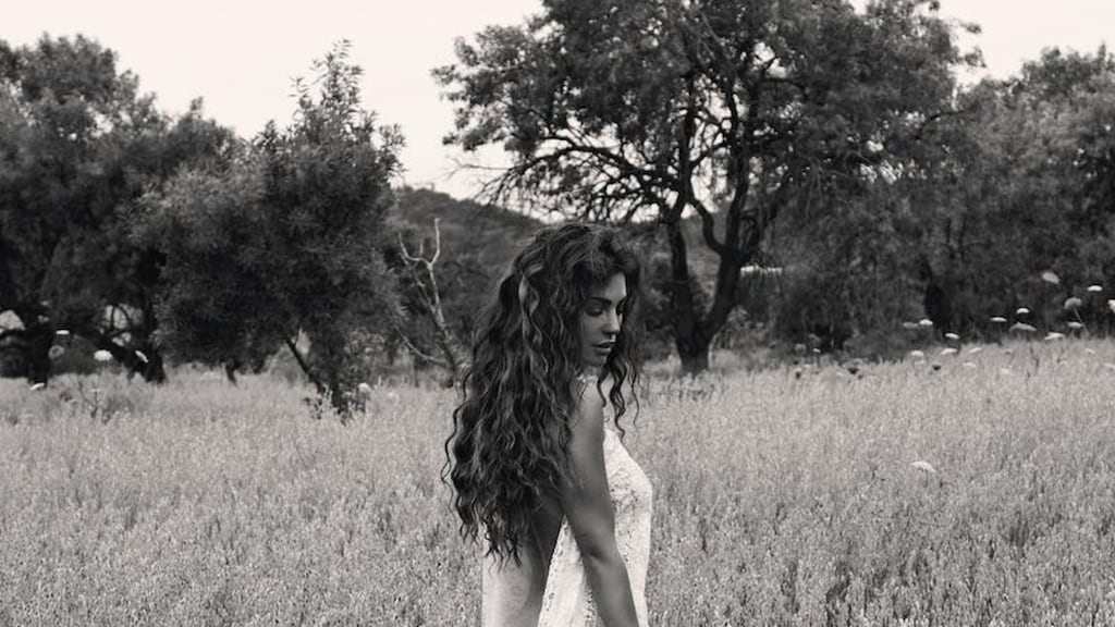 Oeh la la: Yolanthe showt haar blote bips