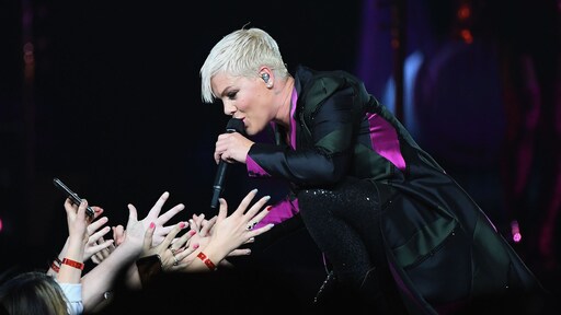 Pink opgenomen in ziekenhuis in Sydney