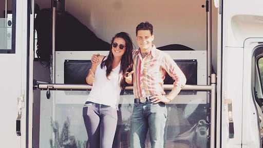 ZIEN: Douwe Bob zet tattoo met vriendin