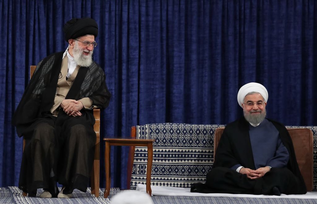 Hoogste leider Iran verbiedt gesprekken met VS: 'Amerika spreekt