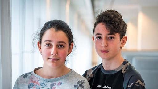 Howick en Lili wonen nu in opknapvilla en gaan gewoon naar school