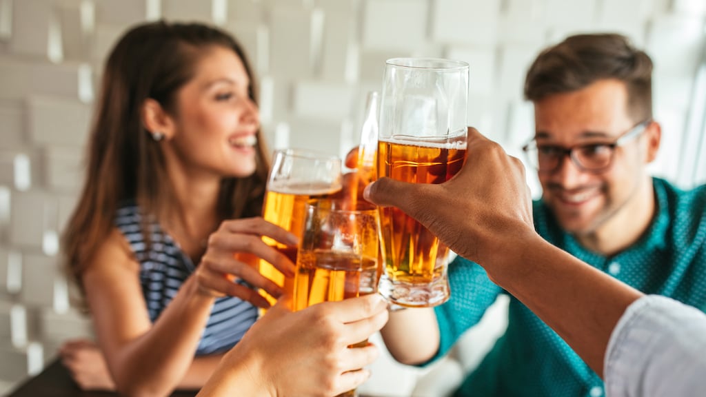 'Mixdrankje is aanslag op je tanden': tandarts deelt schokkende foto's