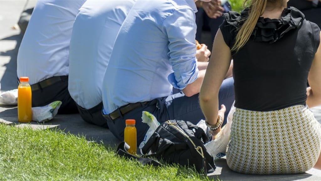 Naast loonkloof ook strafkloof: vrouw vaker ontslagen dan man