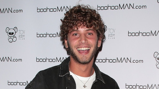 Love Island-hunk ondergaat metamorfose