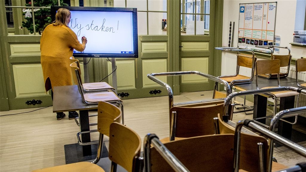 Leraren middelbare scholen krijgen loonsverhoging en bonus van 750 euro