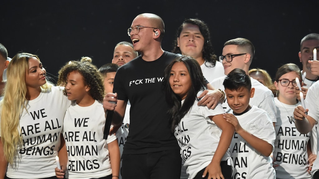 Rapper Logic haalt uit naar Trump met migrantenkinderen