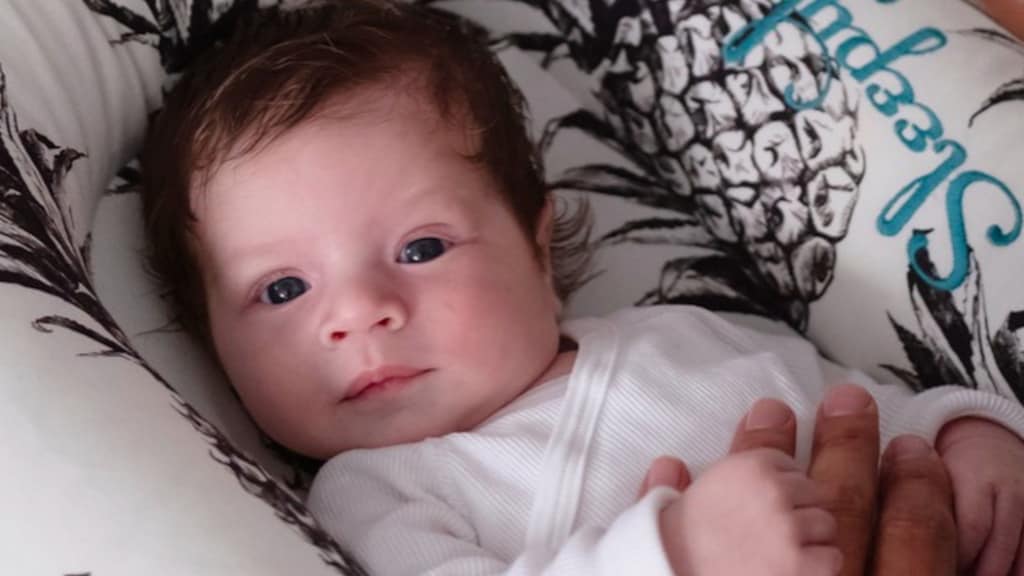 De kleine Zara-Lizzy is al net zo knap als mama Monica Geuze