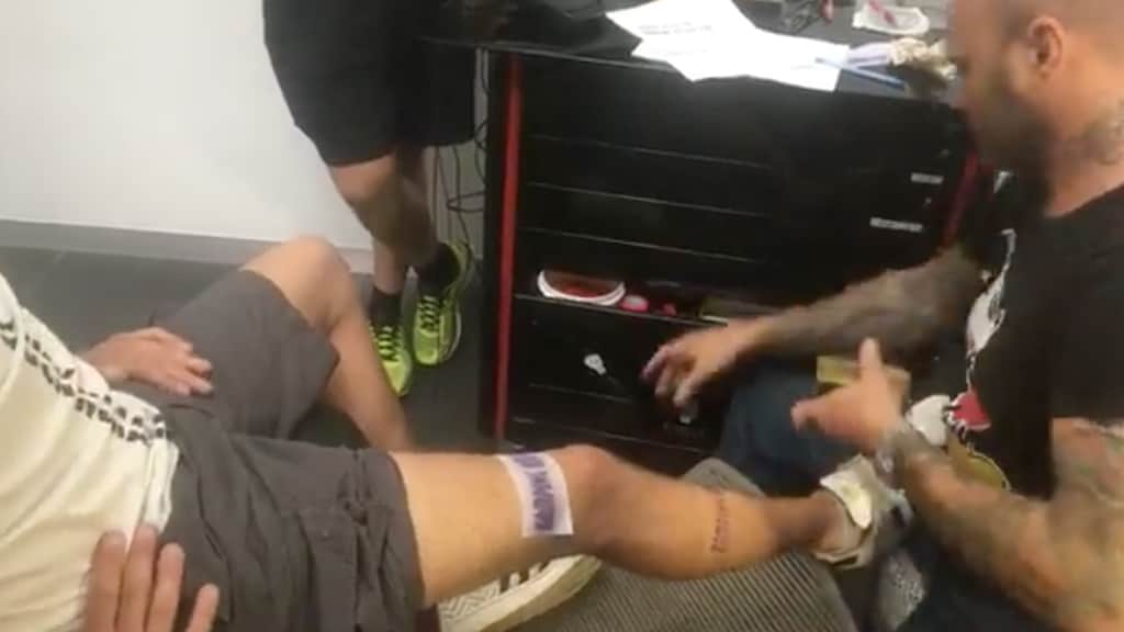 Timtation neemt tattoo om gratis festival binnen te komen