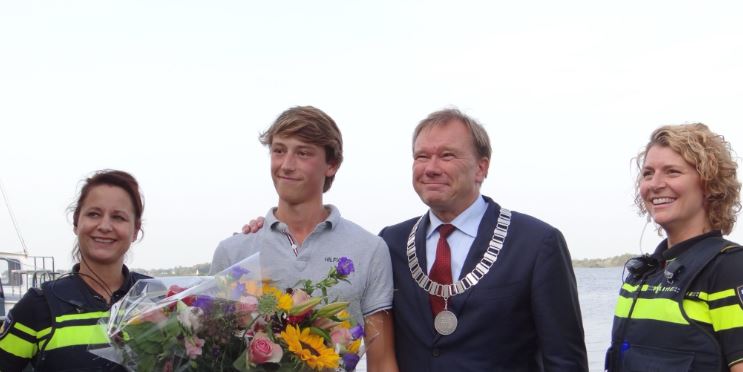 17-jarige Hessel springt tussen neergestoken huisarts en messteker: 'Hij vluchtte direct'