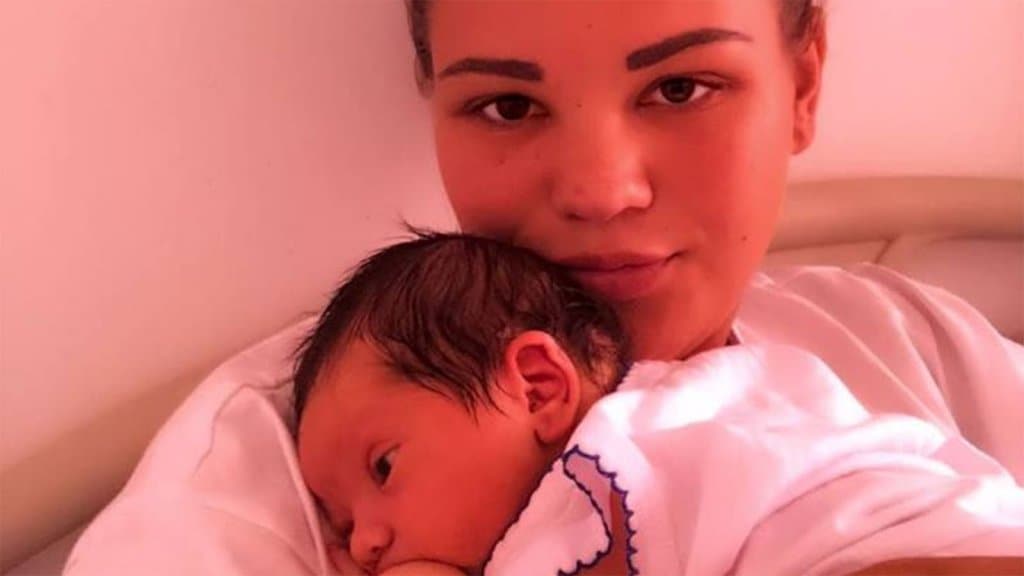 Britt (18) beviel plotseling: waarom niet alle vrouwen weten dat ze zwanger zijn