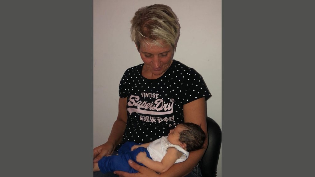 De moeder van Britt met kleinzoon Yassin.