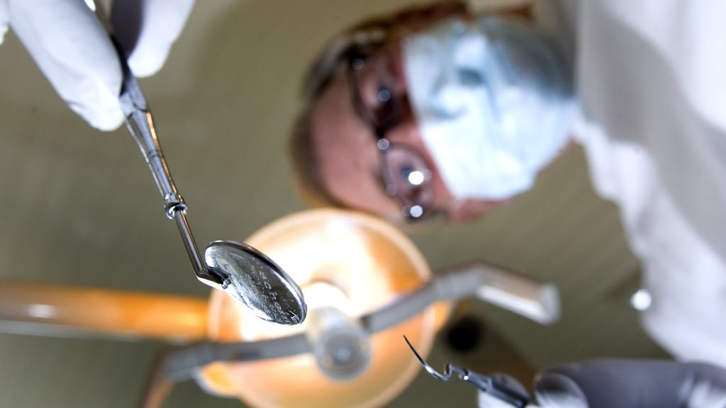 Verzekeringsfraude: tandarts sneed zijn eigen vinger af voor geld