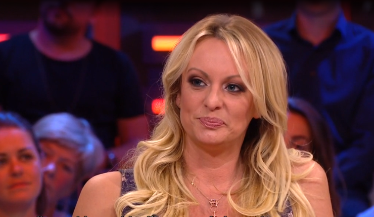 Stormy Daniels: 'Ik weet dingen die Trump ten val kunnen brengen'