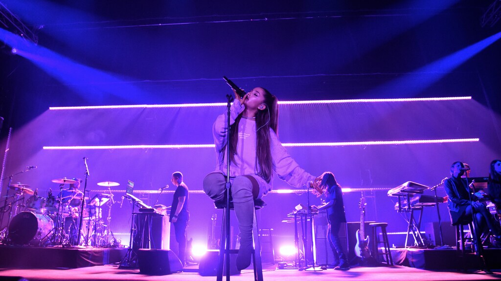 Ariana Grande kapot van verdriet na overlijden ex Mac Miller