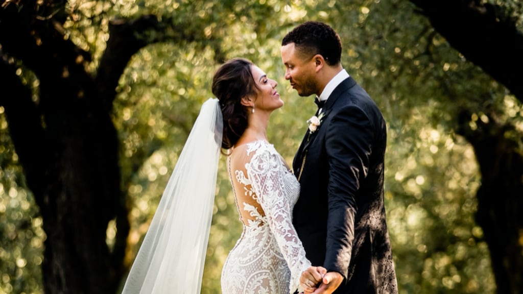 Sprookjeshuwelijk: Laura Ponticorvo geeft jawoord aan Ryan