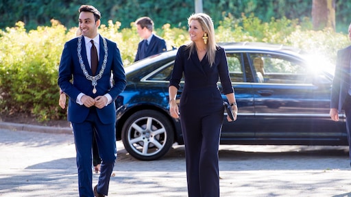 Wanhopige vrouw bestookt koningin Máxima met brief