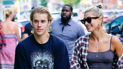 Tortelduifjes Justin en Hailey voor het altaar