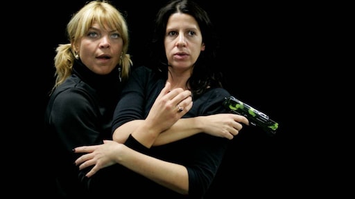 Isa Hoes en Medina Schuurman gaan het land door