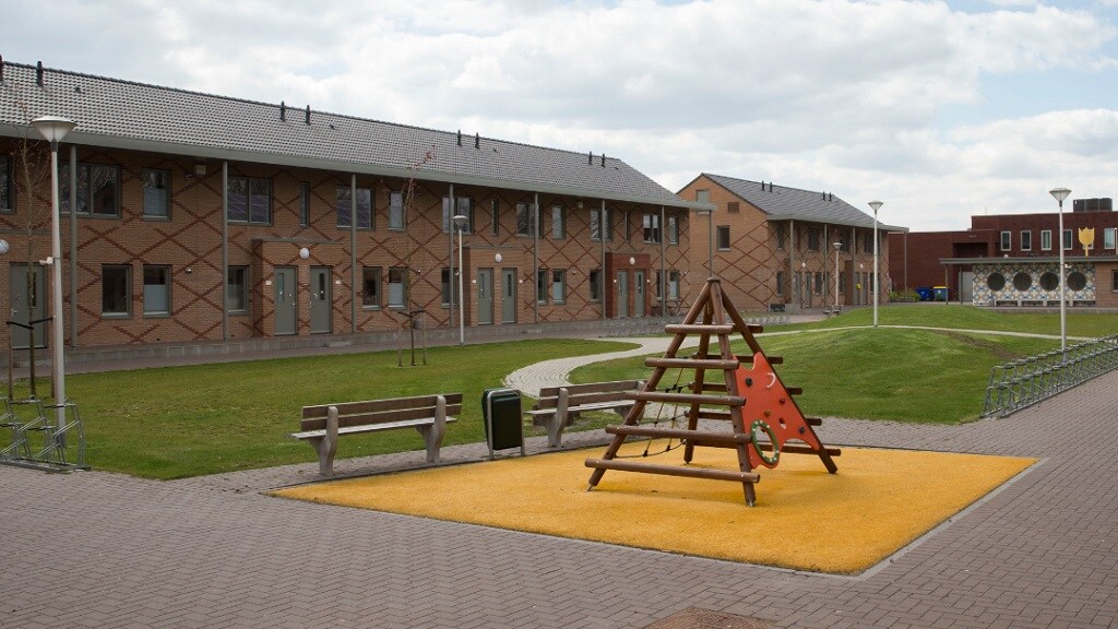 Voorlopig geen dwangsommen meer voor asielzoekers die op IND wachten