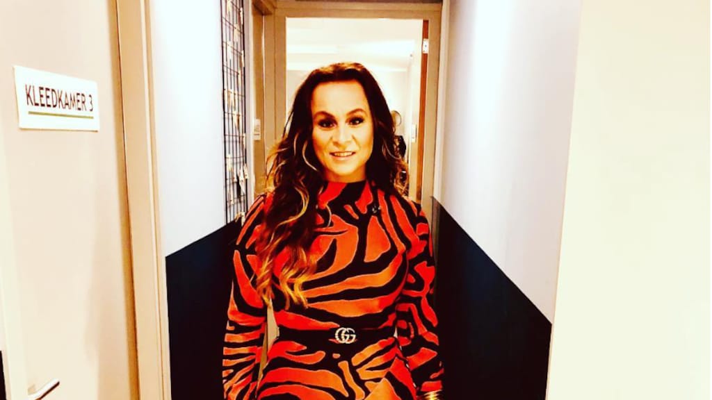 Trijntje Oosterhuis showt haar schitterende curves