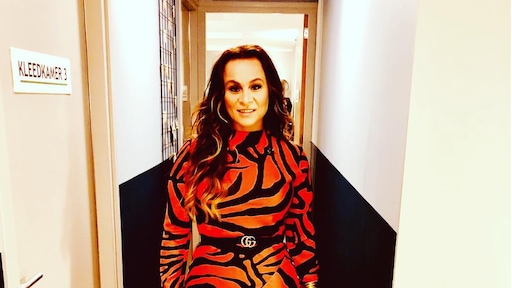 Trijntje Oosterhuis showt haar schitterende curves