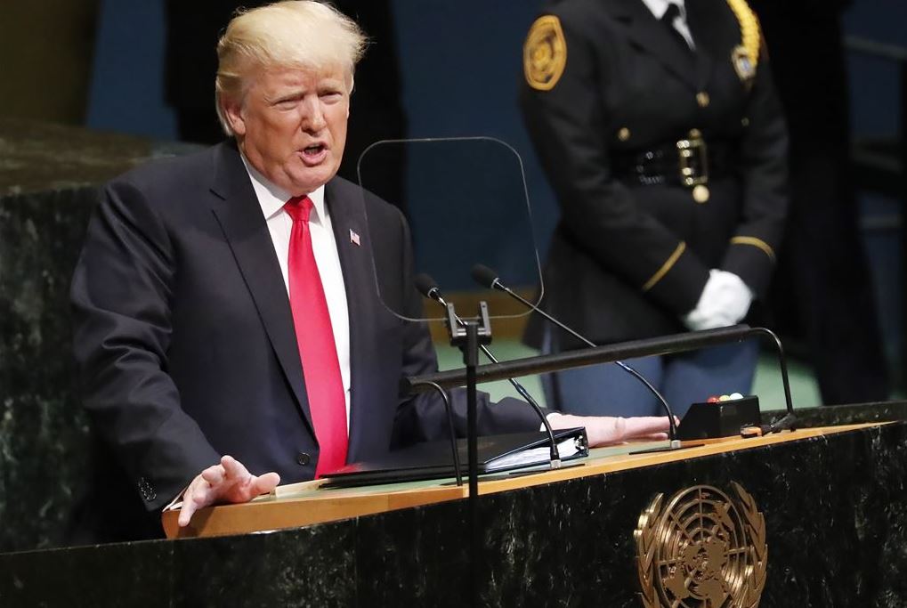 'Trump laat olieprijs zelf stijgen en ook weer dalen'