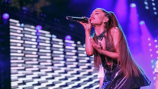 Ariana Grande zit er he-le-maal doorheen