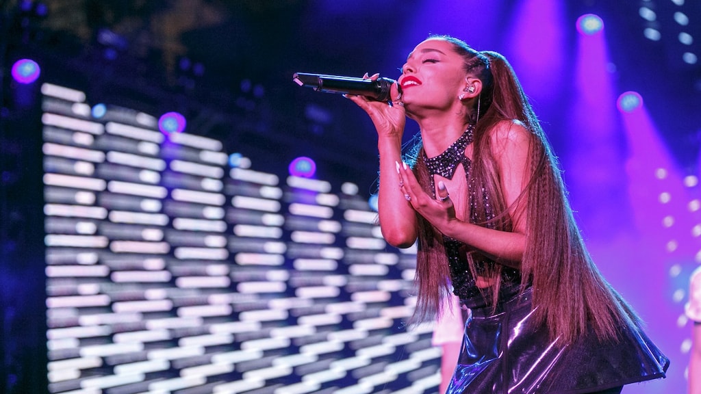 Ariana Grande zit er he-le-maal doorheen