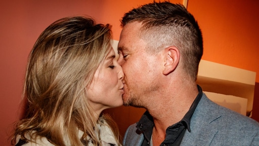 'Johnny de Mol en lief Anouk van Schie vandaag getrouwd'