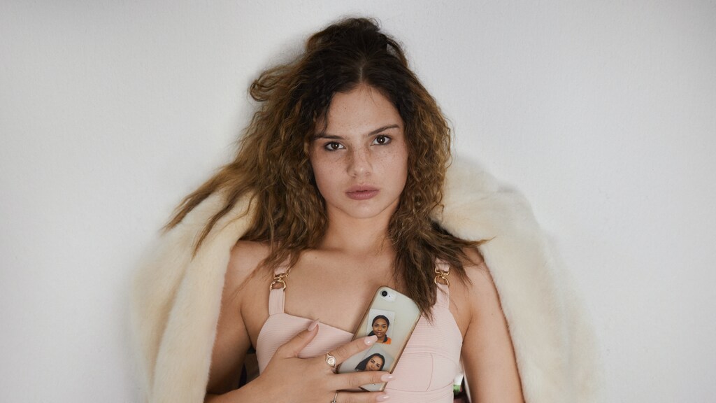 ZIEN: Eerste beelden heftige docu over Famke Louise