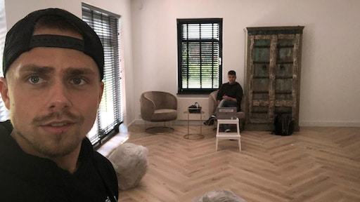 André Hazes geeft een tour door zijn nieuwe paleisje