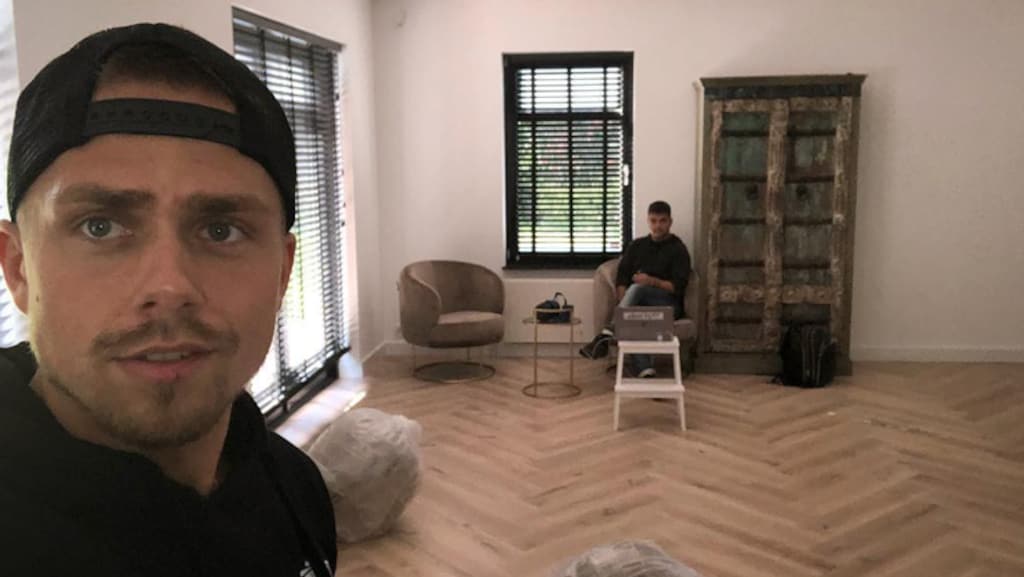 André Hazes geeft een tour door zijn nieuwe paleisje