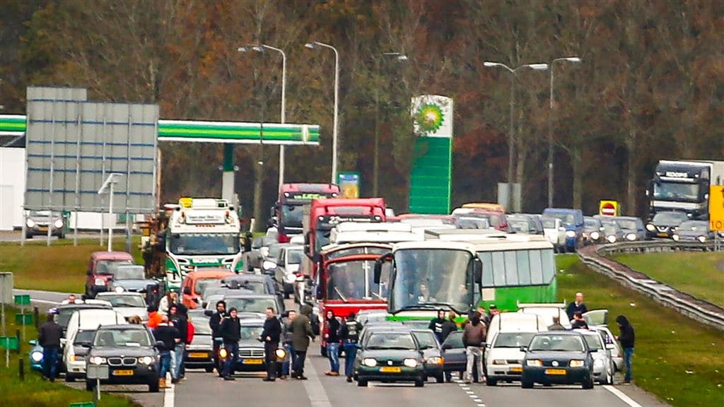 Wegblokkades aangekondigd om betogers Zwarte Piet tegen te houden