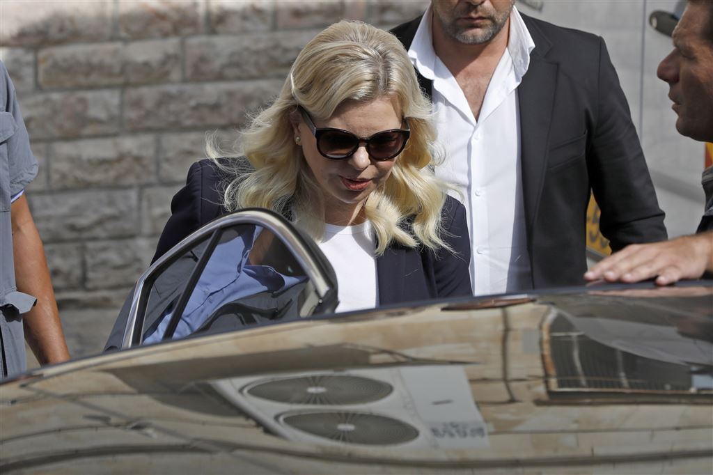 Proces tegen vrouw Netanyahu begonnen