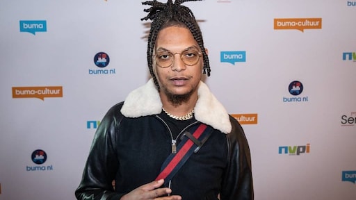 Ronnie Flex positief getest op corona, kan dochtertje niet zien