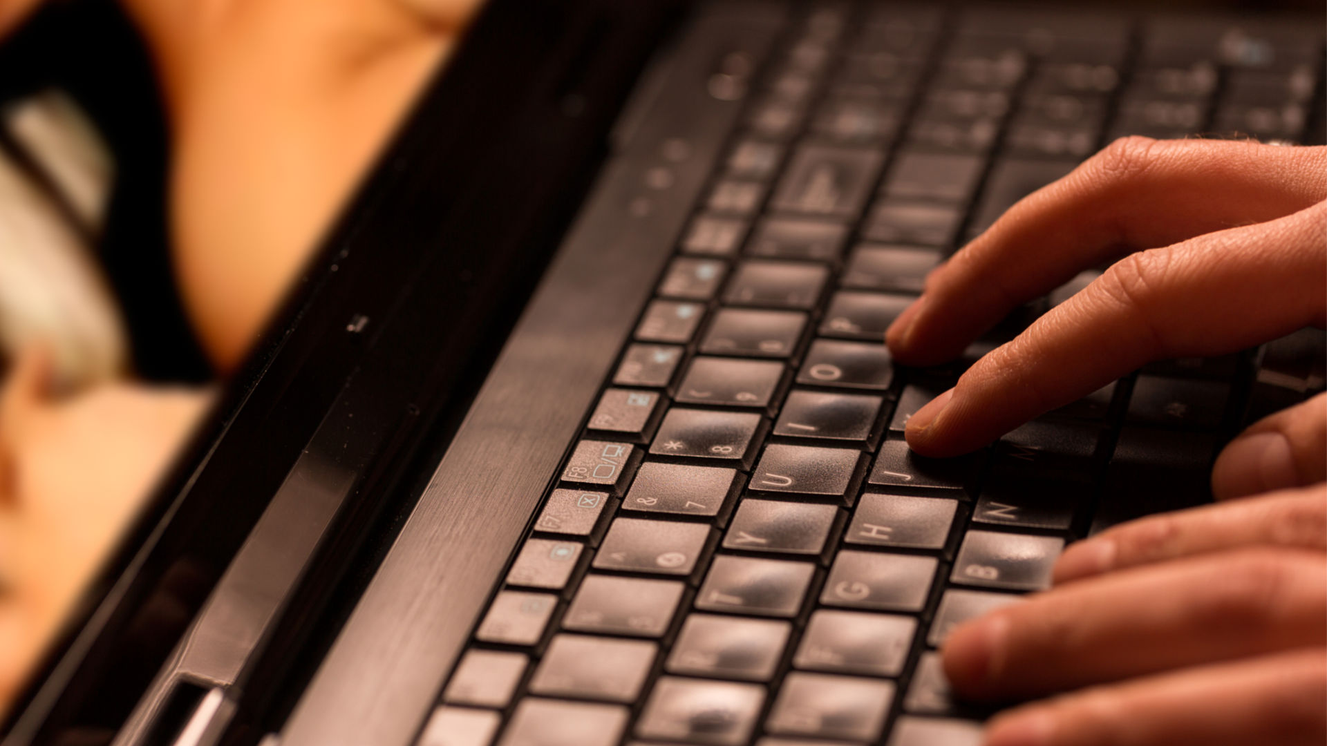 Porno-afpersers verdienen 40.000 euro aan Nederlandse slachtoffers