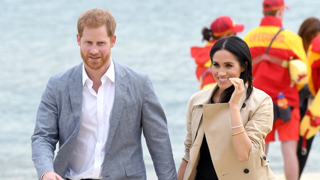 Meghan Markle showt kersverse babybuik